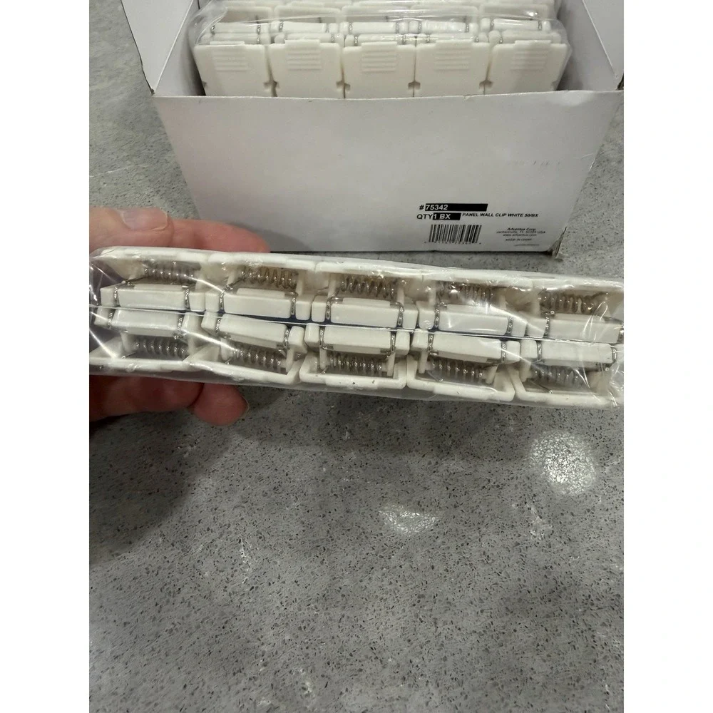 Advantus 75342 40-Sheet Capacity Wall Clips for Fabric Panel - White (50/BX) New